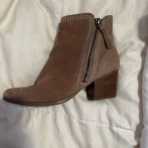brown booties! 😚😚😚
